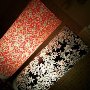 lampes papiers japonais motifs rouges et noirs agnes clairand