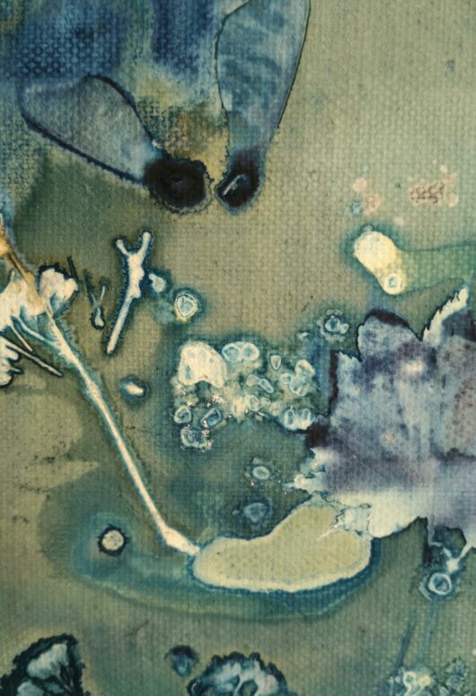 Cyanotype au petit coeur sur châssis – Image 3