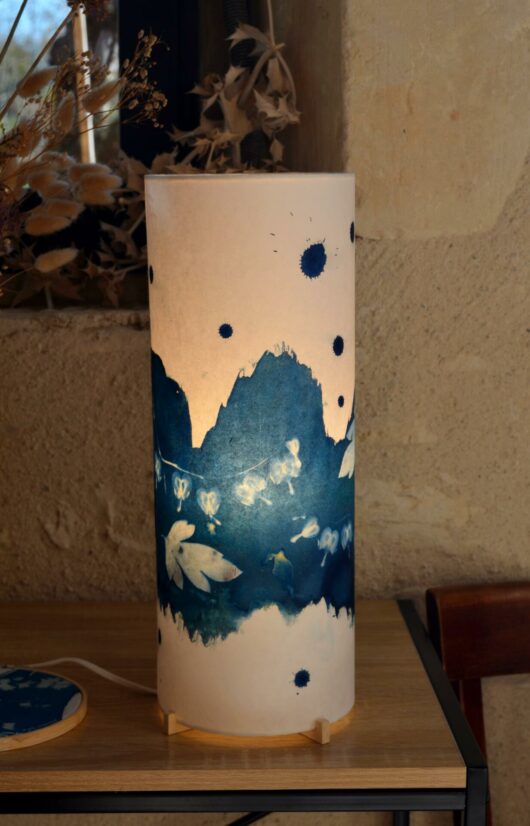 Lampe en cyanotype au "coeur de Marie"