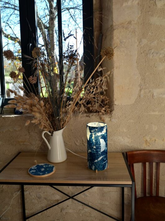 Lampe en cyanotype aux feuilles de ginkgo et de frêne