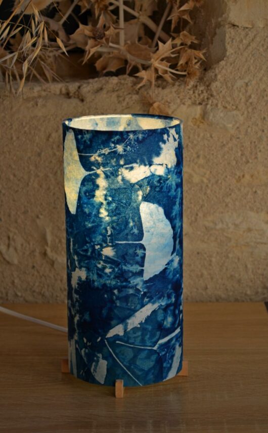 Lampe en cyanotype aux feuilles de ginkgo et de frêne – Image 5
