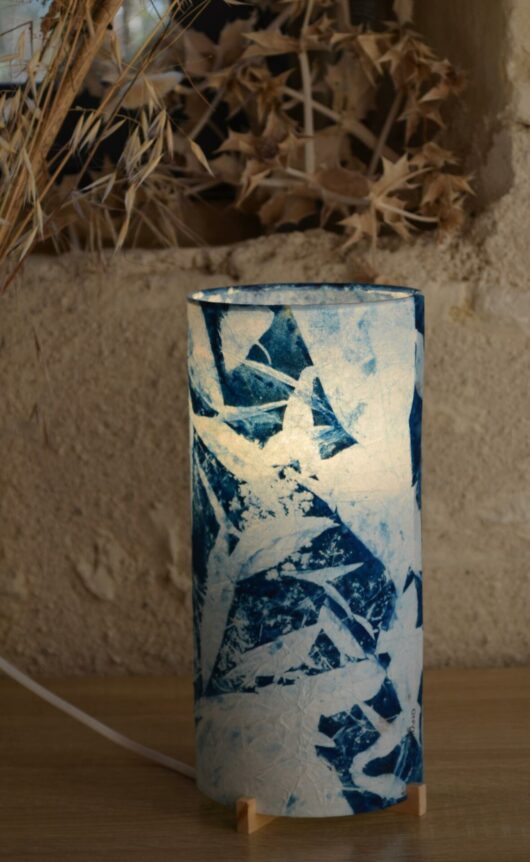 Lampe en cyanotype aux feuilles de ginkgo et de frêne – Image 6