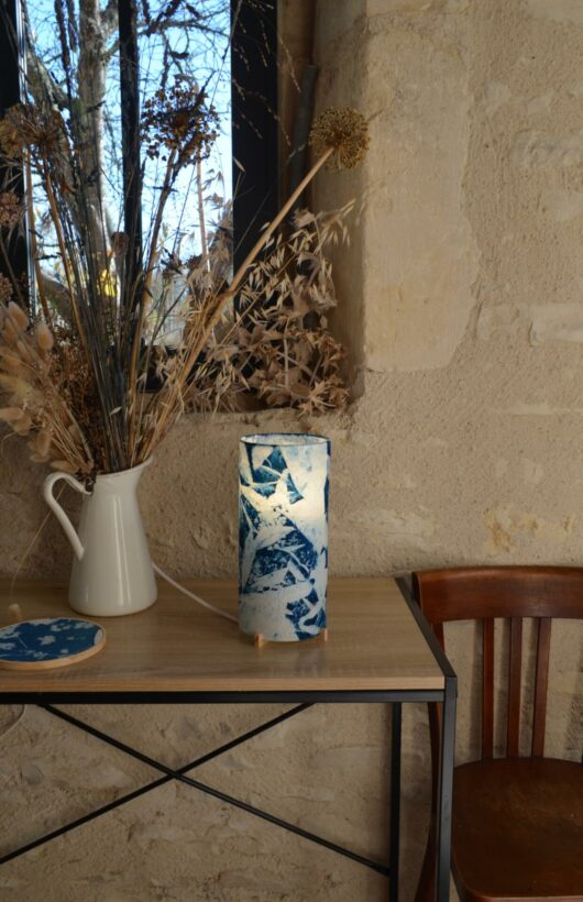 Lampe en cyanotype aux feuilles de ginkgo et de frêne – Image 2