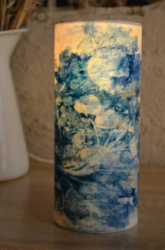 Lampe en cyanotype paysage printanier – Image 7