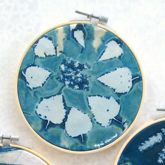 Cyanotype "bulle de bonheur" aux feuilles de guimauve