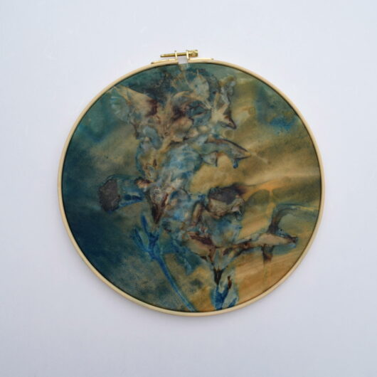 Cyanotype "bulle de bonheur à fleur de peau" sur parchemin à l'iris