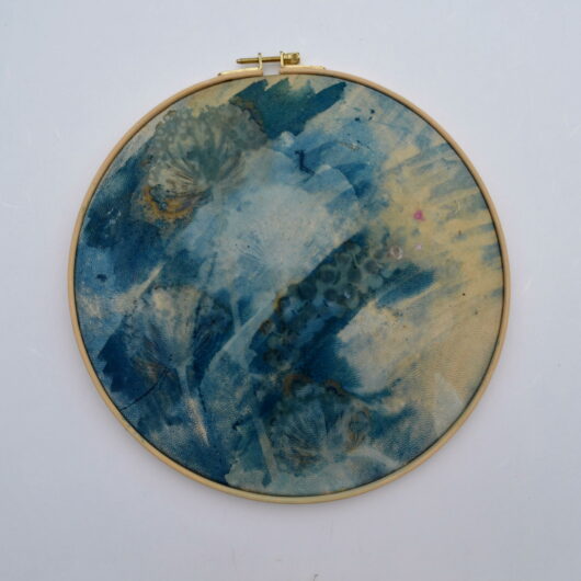Cyanotype "bulle de bonheur à fleur de peau" sur parchemin sur-impressions