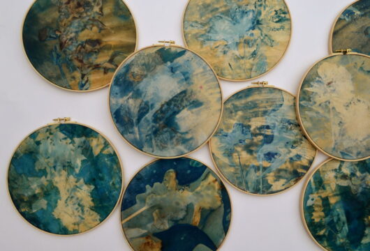 Cyanotype "bulle de bonheur à fleur de peau" sur parchemin sur-impressions – Image 2