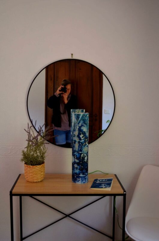 Lampe en cyanotype aux coquelicots – Image 4