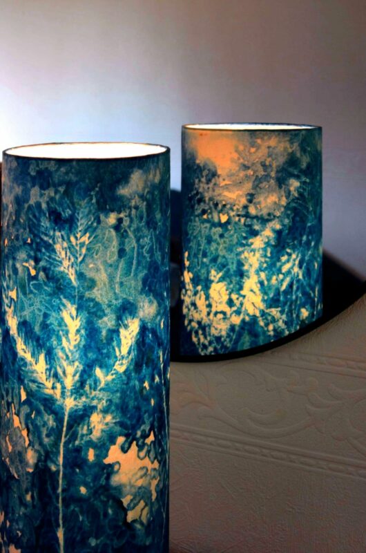 Lampe en cyanotype au paysage hivernal – Image 3