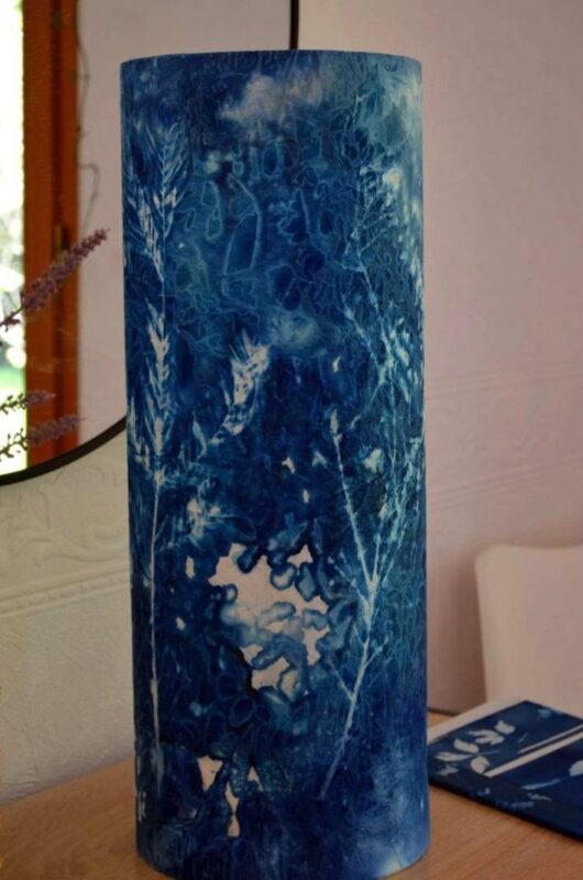 Lampe en cyanotype au paysage hivernal – Image 5