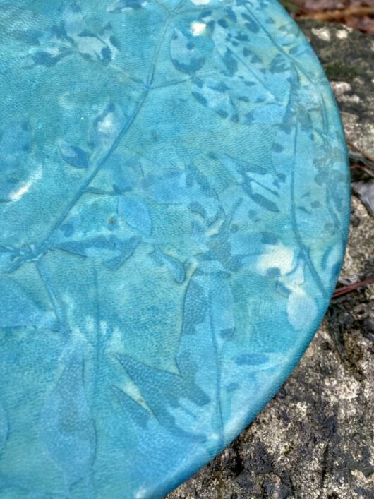Tambour chamanique avec cyanotype aux feuilles de jasmin. – Image 2