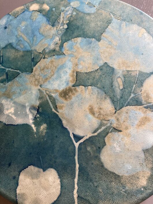 Tambour chamanique avec cyanotype aux feuilles de tilleul – Image 2