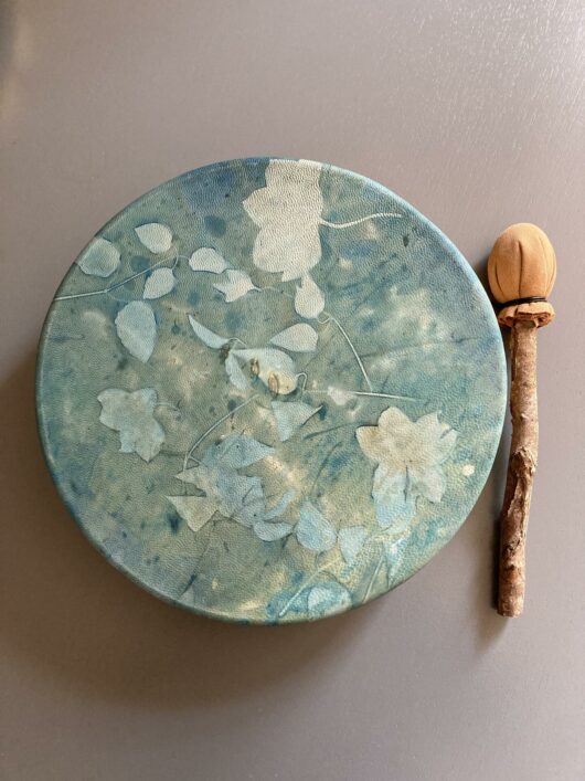 Tambour chamanique avec cyanotype à la clématite