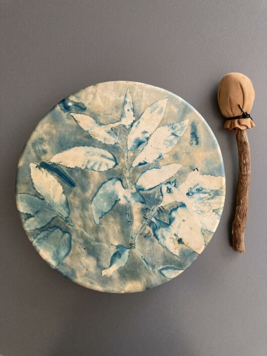Tambour chamanique avec cyanotype au chataignier