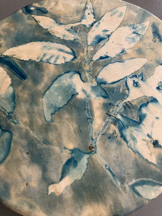 Tambour chamanique avec cyanotype au chataignier – Image 2