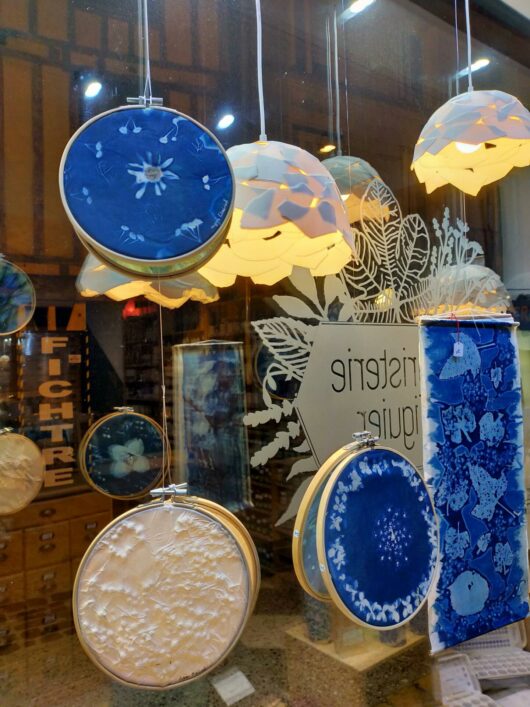 Cyanotype "bulle de bonheur" aux feuilles de guimauve – Image 3